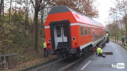 海外 鉄道 陸送 二階建て ドイツ 警察