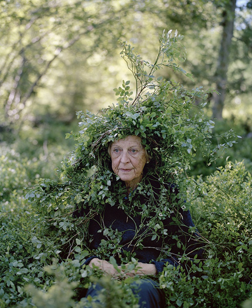 自然に溶け込む高齢者を世界各地で撮影したポートレイトの写真集　クラウドファンディングに登場