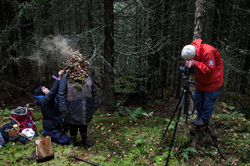 自然に溶け込む高齢者を世界各地で撮影したポートレイトの写真集　クラウドファンディングに登場
