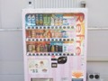 自販機でドリンクとおむつが買える!?　ダイドーが全国展開を目指すベビー用紙おむつ自販機、その背景を聞いた