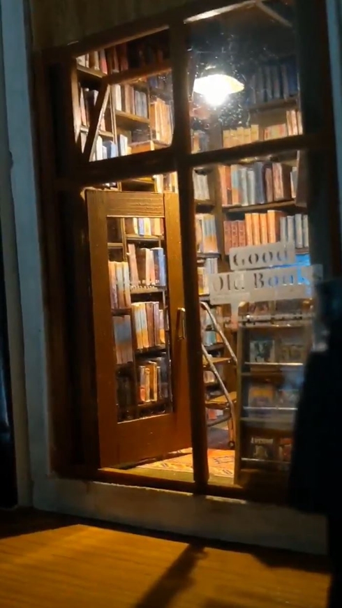 Booknook ジオラマ 古本