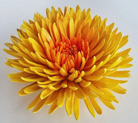 本物のような陶磁器の花