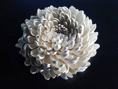 本物のような陶磁器の花