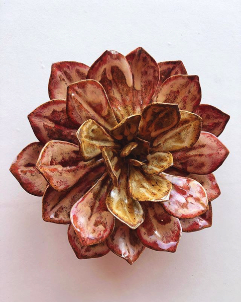 本物のような陶磁器の花