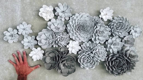 本物のような陶磁器の花