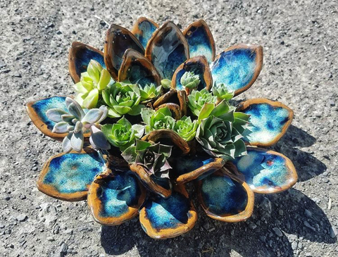 本物のような陶磁器の花