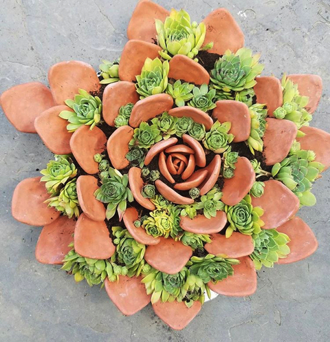 本物のような陶磁器の花