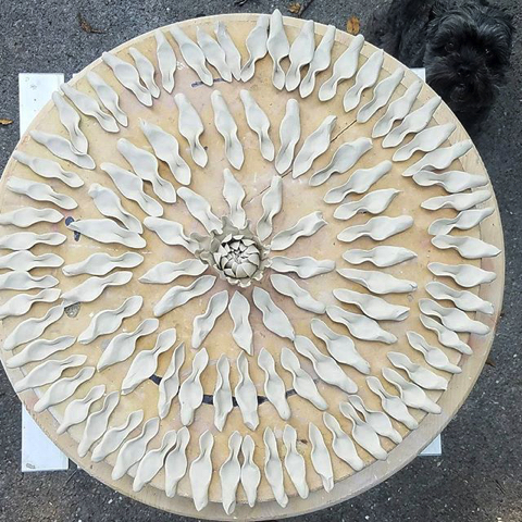 本物のような陶磁器の花