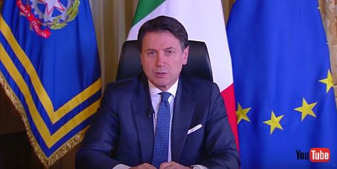 新型コロナで店舗封鎖中のイタリア　バルコニーで歌い近隣で励まし合う人々