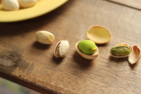 お皿の外に出されたピスタピヨ