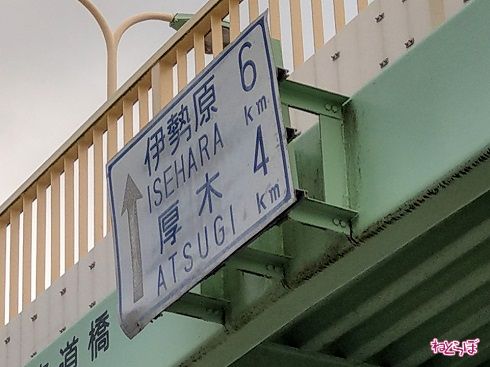 少年Bの道端ばなし：今なお残るレア案内標識「シロカン」の謎（1