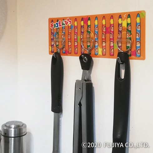 （不二家のお菓子が便利グッズになって登場）