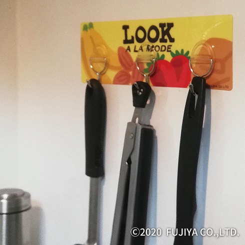 （不二家のお菓子が便利グッズになって登場）