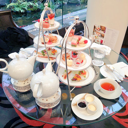 ニシキゴイ 喰われた ホテル アフタヌーンティー アオサギ