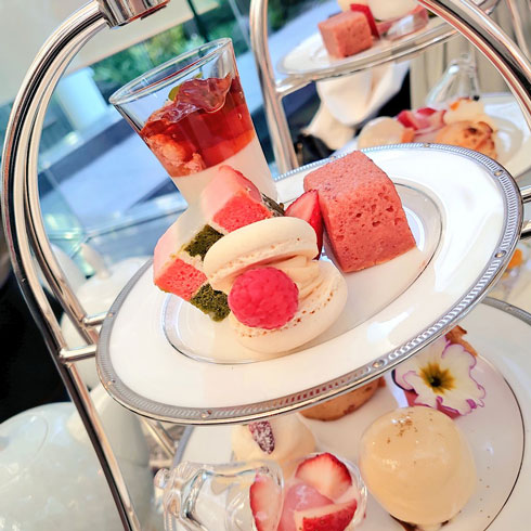 ニシキゴイ 喰われた ホテル アフタヌーンティー アオサギ