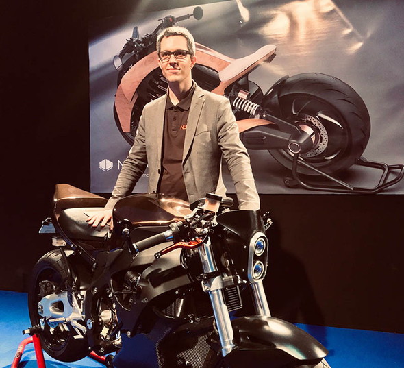 電動バイク Newron 木