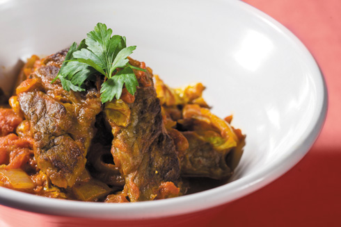 牛とキャベツのトマト煮込みの写真