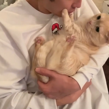 ちゅー拒否両手