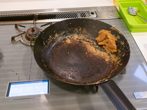 焦げたフライパン