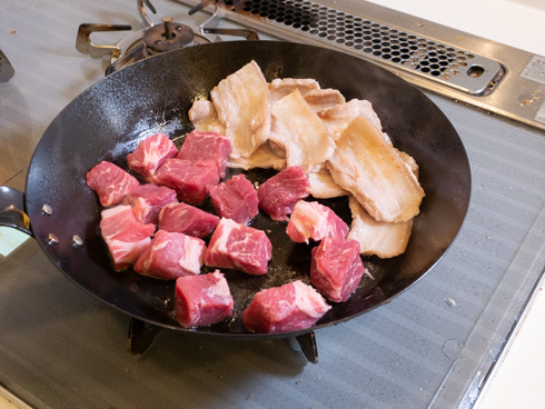 肩ロースも焼くところ