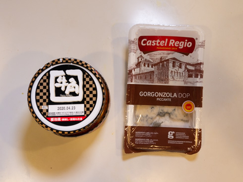 牛角のキムチとブルーチーズ