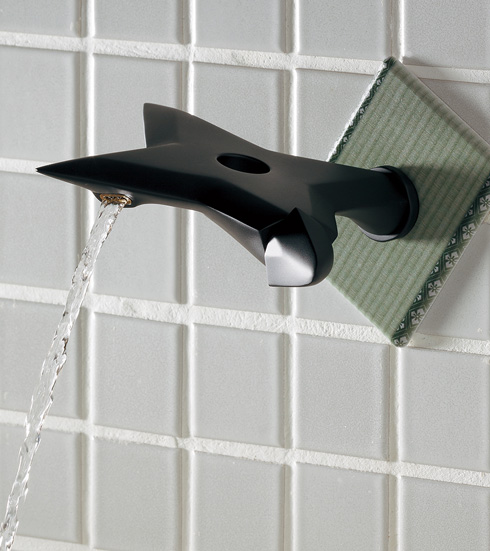 手裏剣蛇口から水が出る様子