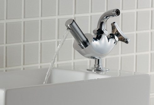 すってんころりんから水が出る様子