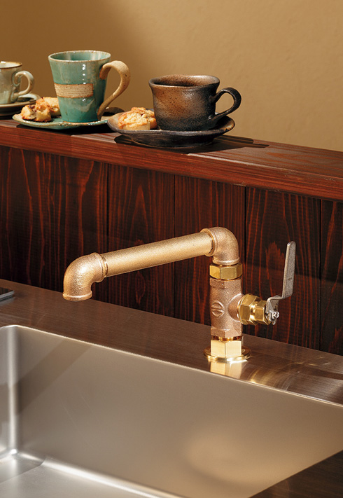 「厨房用立形自在水栓」取り付け例