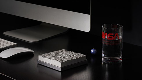 デスクに置ける大きさの月面　NASAデータから製造した「Lunar Surface」