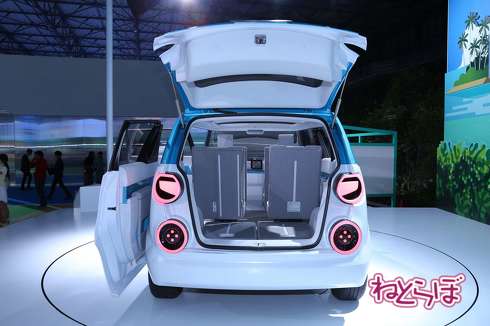 ダイハツ 小型ミニバンコンセプト「WaiWai」