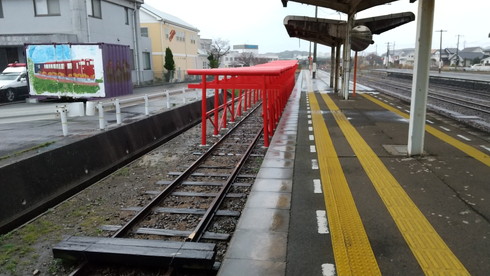 JR西日本 長門市駅 鳥居 オブジェ
