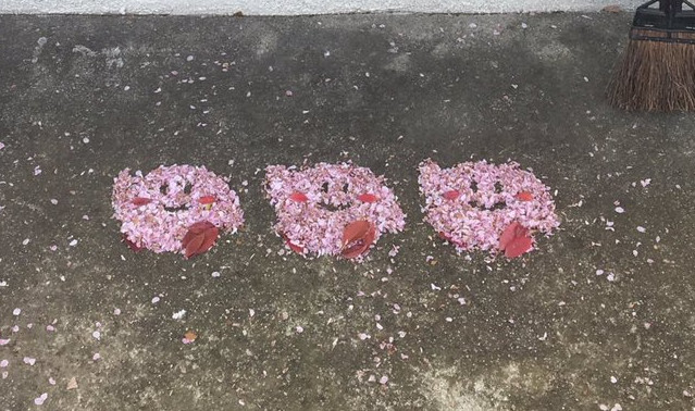 掃除中に描かれた「桜のカービィ」が心弾むかわいさ　“はるかぜとともに”あらわれ去っていく | ねとらぼ