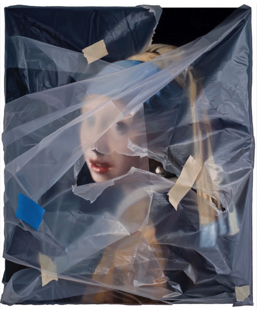 本物のビニールを被せたような絵