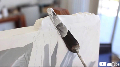 本物のビニールを被せたような絵