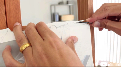 本物のビニールを被せたような絵