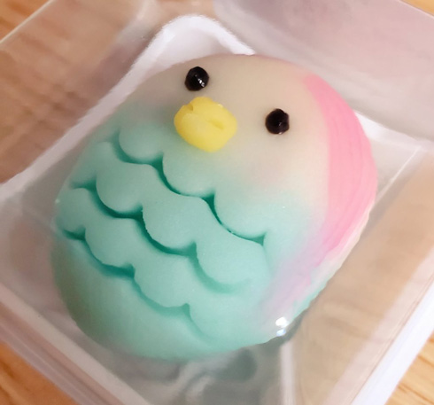 アマビエ様の和菓子・斜め横