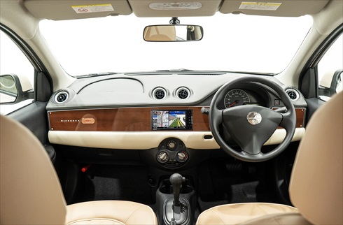 光岡自動車「ビュート カフェラテ」