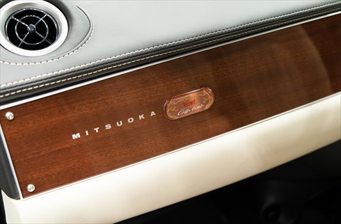 光岡自動車「ビュート カフェラテ」