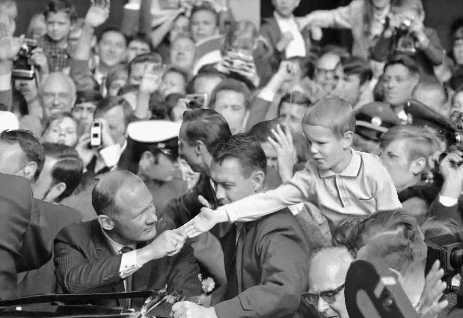 1枚の平面写真から立体画像を出力する技術　バージニア工科大学などが発表