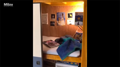 こびとの押入れ、上段のアップ