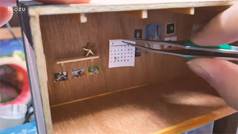 ミニチュアのカレンダーを貼るところ