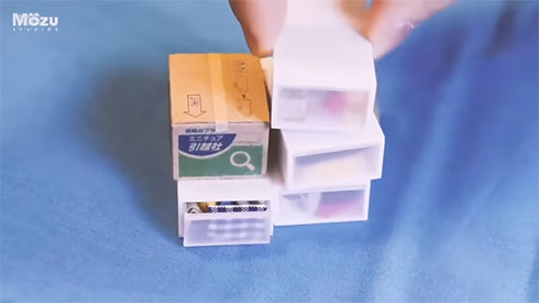 ミニチュアの衣装ケース