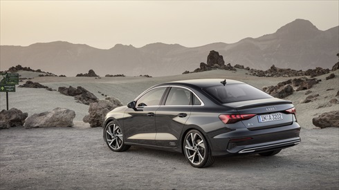 アウディ「A3 Sedan」