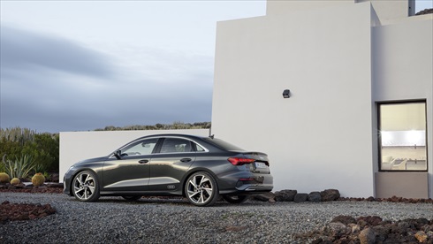 アウディ「A3 Sedan」