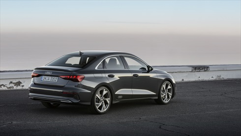 アウディ「A3 Sedan」