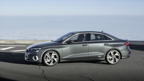 アウディ「A3 Sedan」