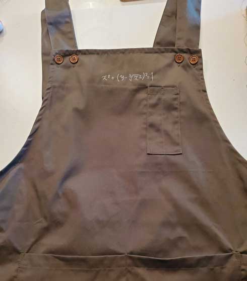 エプロン 謎の数式 奥さん 刺繍 増減表 グラフ 愛 夫婦