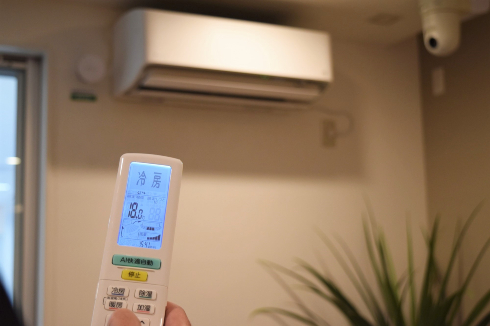 エアコンのスイッチオン