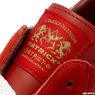 コラボスニーカー