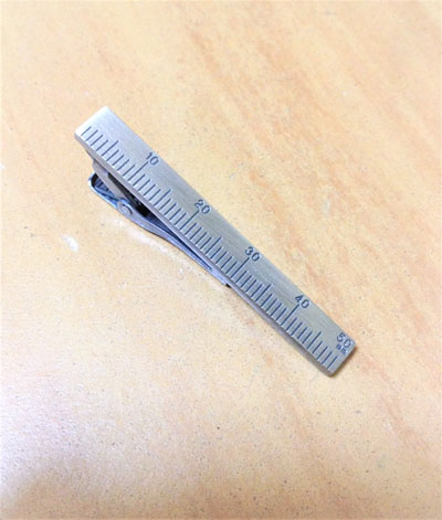 定規ネクタイピン